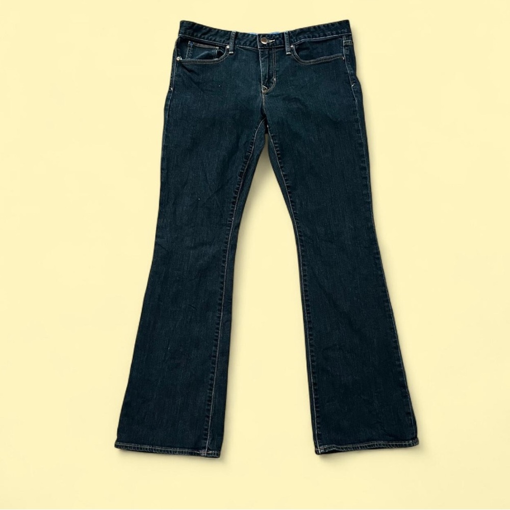 Gap dark blue curvy flared/bootcut denim in a size 31/12R.